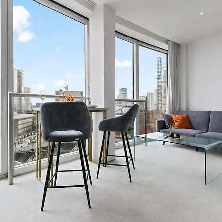 Luxury Rotunda With Free Voucher In New Street *